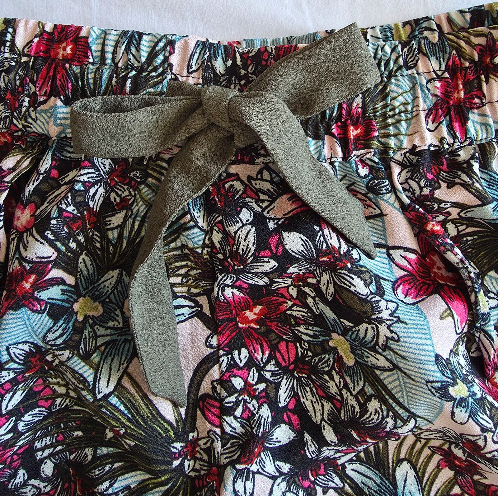 Short fluido con estampado tropical 34 XS Kiabi short de verano con lazo para atar – photo 4